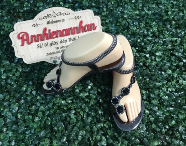 Sandan xỏ ngón đính hoa