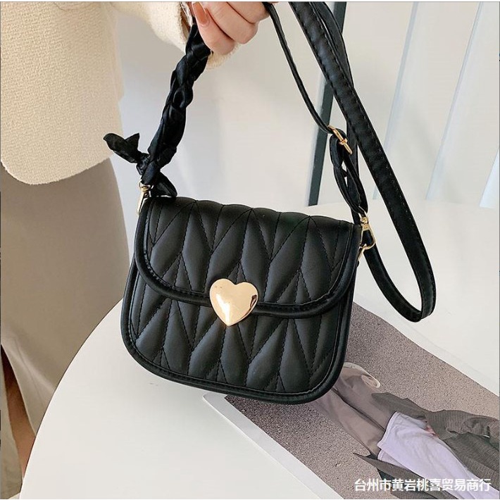 Túi xách nữ đeo chéo khóa tim xinh xẻo đáng yêu Capucha T206