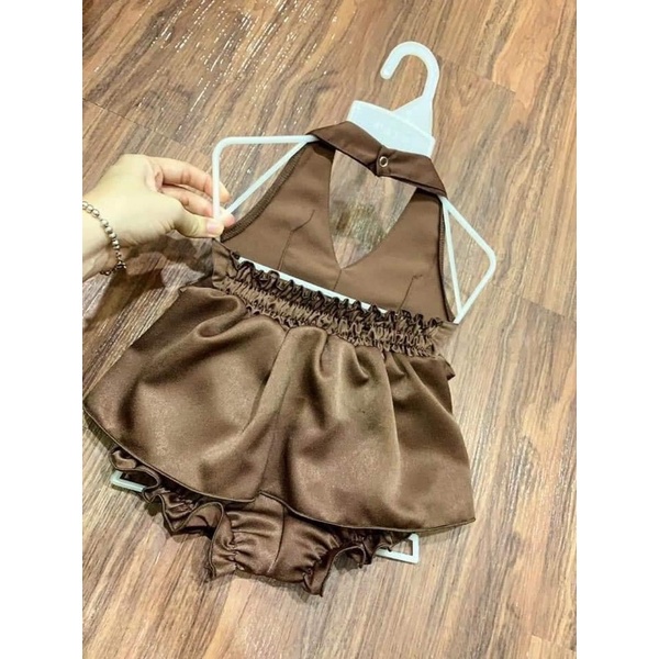 Set yếm rời nâu lụa cho bé