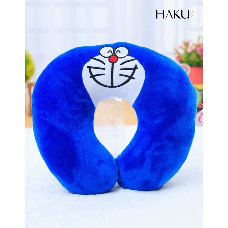 Gối kê cổ chữ U Doraemon/Kitty - Vi vu du lịch thả ga