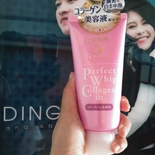 Sữa rửa mặt senka colagen