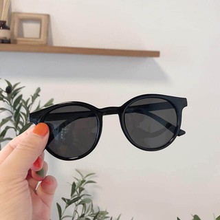 Kính râm ULZZANG đi biển