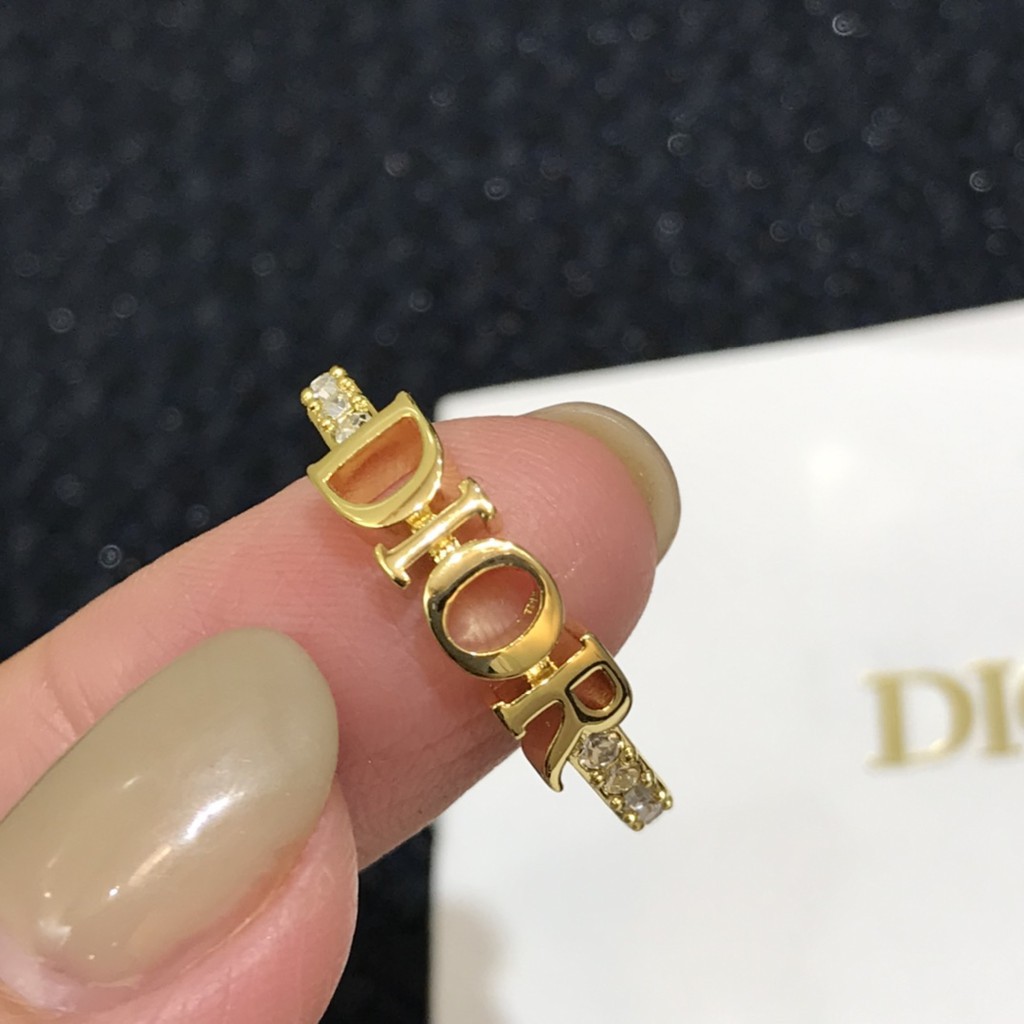 Nhẫn  đính đá pha lê khắc chữ đơn giản phong cách retro