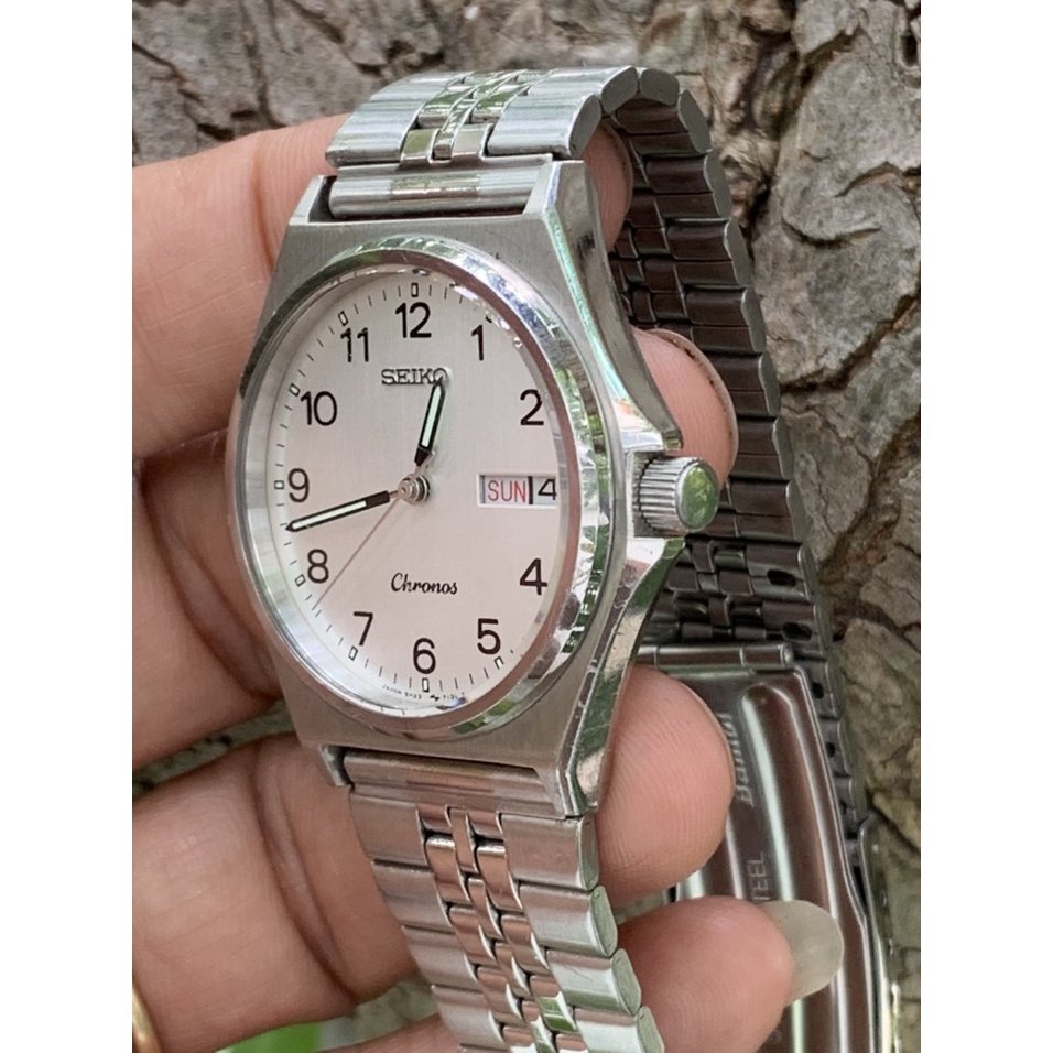 Đồng hồ nam SEIKO Pin , 2 lịch, thiết kế đơn giản, thanh lịch, dây kim loại của Nhật