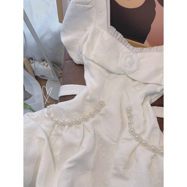 ĐẦM GẤM NƠ NGỰC TRẮNG