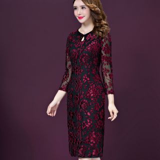 Đầm suông ôm quý bà thêu hoa
