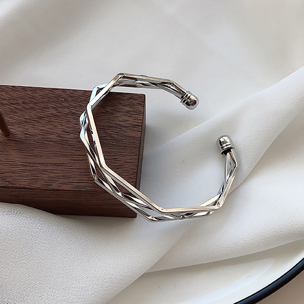 Vòng Đeo Tay Ba Tầng Kiểu Hình Học Ba Chiều Thời Trang Đơn Giản Thông Dụng Dành Cho Nữ