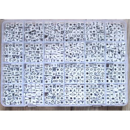 20 hạt chữ cái vuông 7mm từ A-Z nên trắng chữ đen làm vòng tay