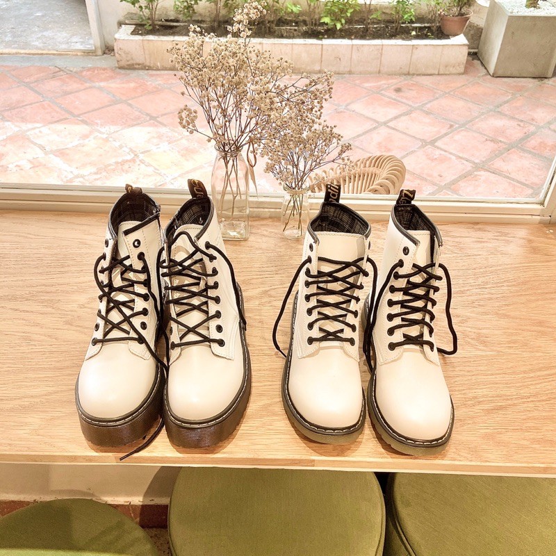 Giày boots trắng đế nâu
