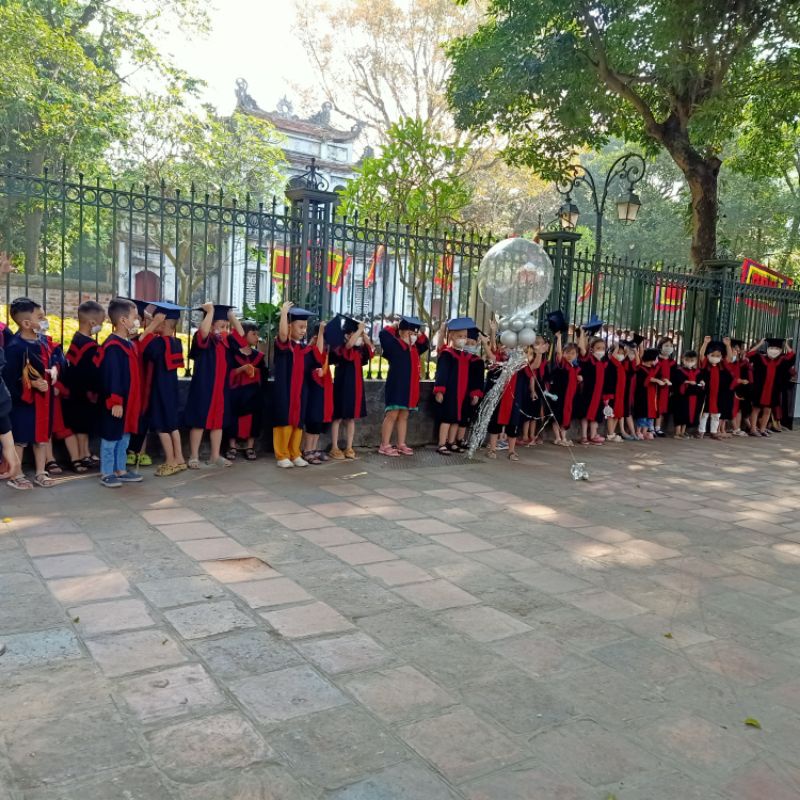 Áo kèm mũ cử nhân tốt nghiệp mầm non, mẫu giáo vải dâu ko nhàu nhăn, mềm mịn cho các bé từ 4 - 6 tuổi hàng cao cấp