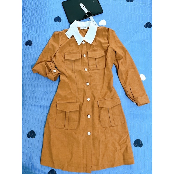 Váy sơmi chữ A màu cam 4 túi hộp Calie House