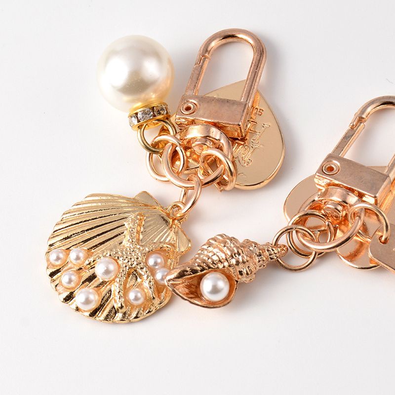 Set 4 Móc Khóa Vỏ Sò / Vỏ Sò / Chữ Love Bằng Kim Loại Màu Vàng Tinh Tế Cho Nữ