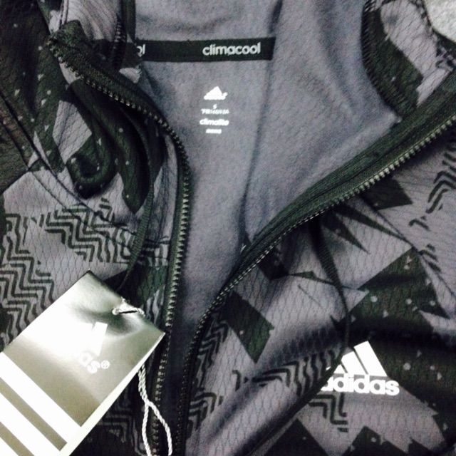 Áo khoác gió Adidas