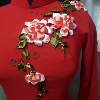 Áo dài thêu ruy băng