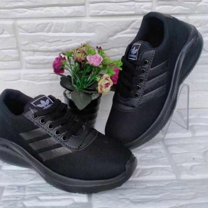 Sản Phẩm hàng đầu... Giày Đi Học!! Giày Thể Thao Adidas Màu Đen Trơn Thiết Kế Cá Tính Cho Bé Gái