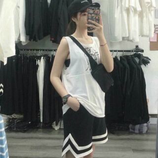 Quần đùi chữ V thể thao