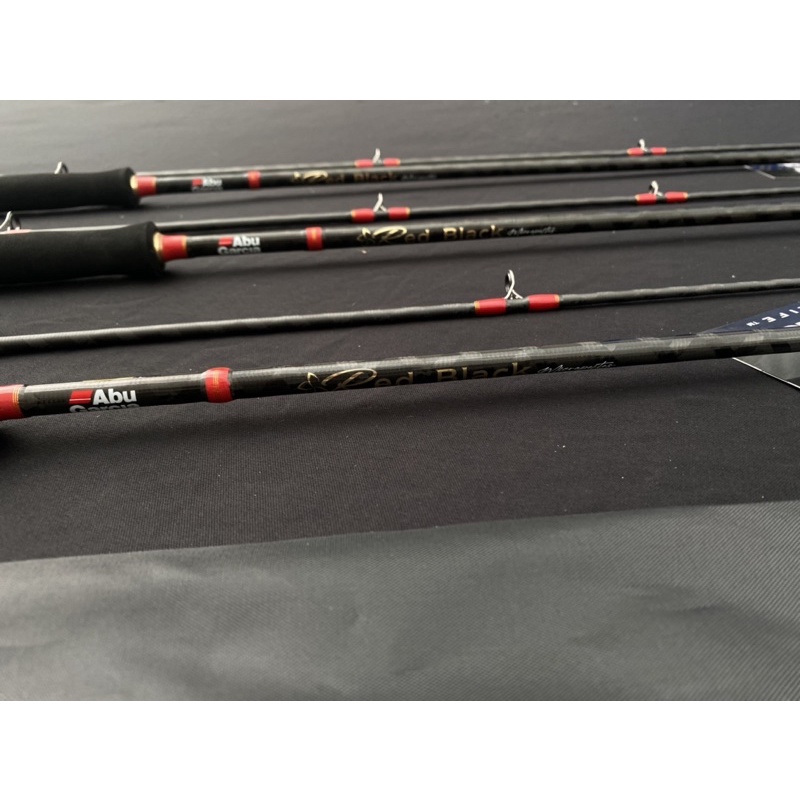 Cần Câu Lure Abu Garcia Red Black carbon 2 da xoắn X toàn thân