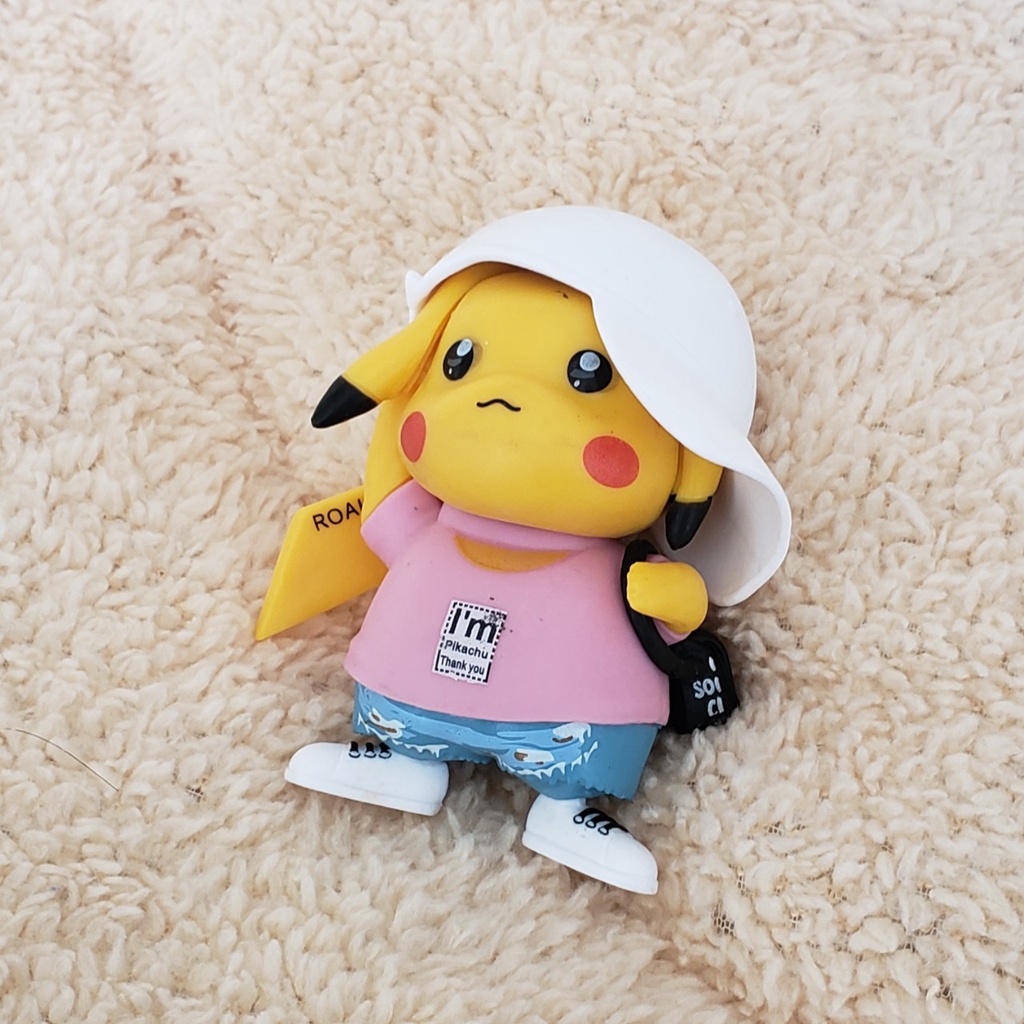 Mô hình Pokemon Pikachu dễ thương đội mũ lưỡi trai decor, trang trí bàn làm việc, trưng bày, quà tặng