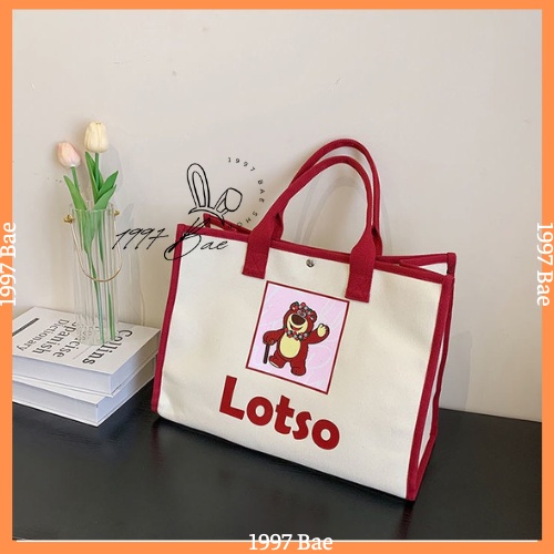 Túi vải Canvas gấu dâu Lotso size to, có kèm charm và có nút gài