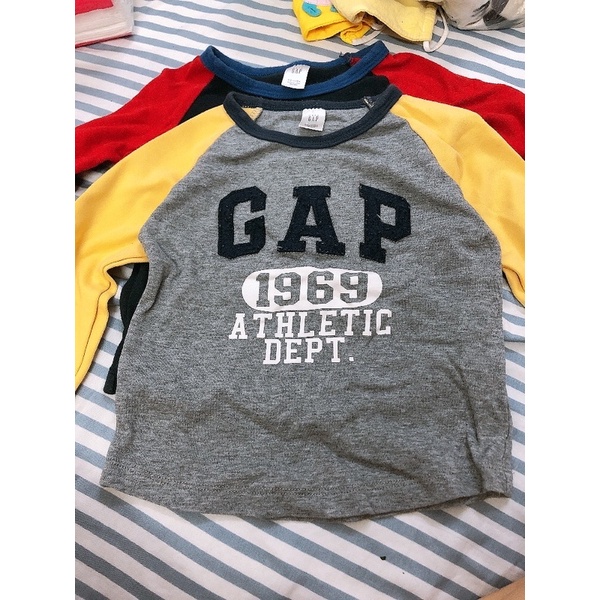 Thanh lý 2 áo thun bé trai size 6-9m