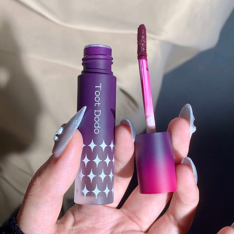 Son Môi Chất Nhung Lì Mềm Mịn Lâu Trôi Không Thấm Nước Chống Dính Ly 8 Màu Tùy Chọn