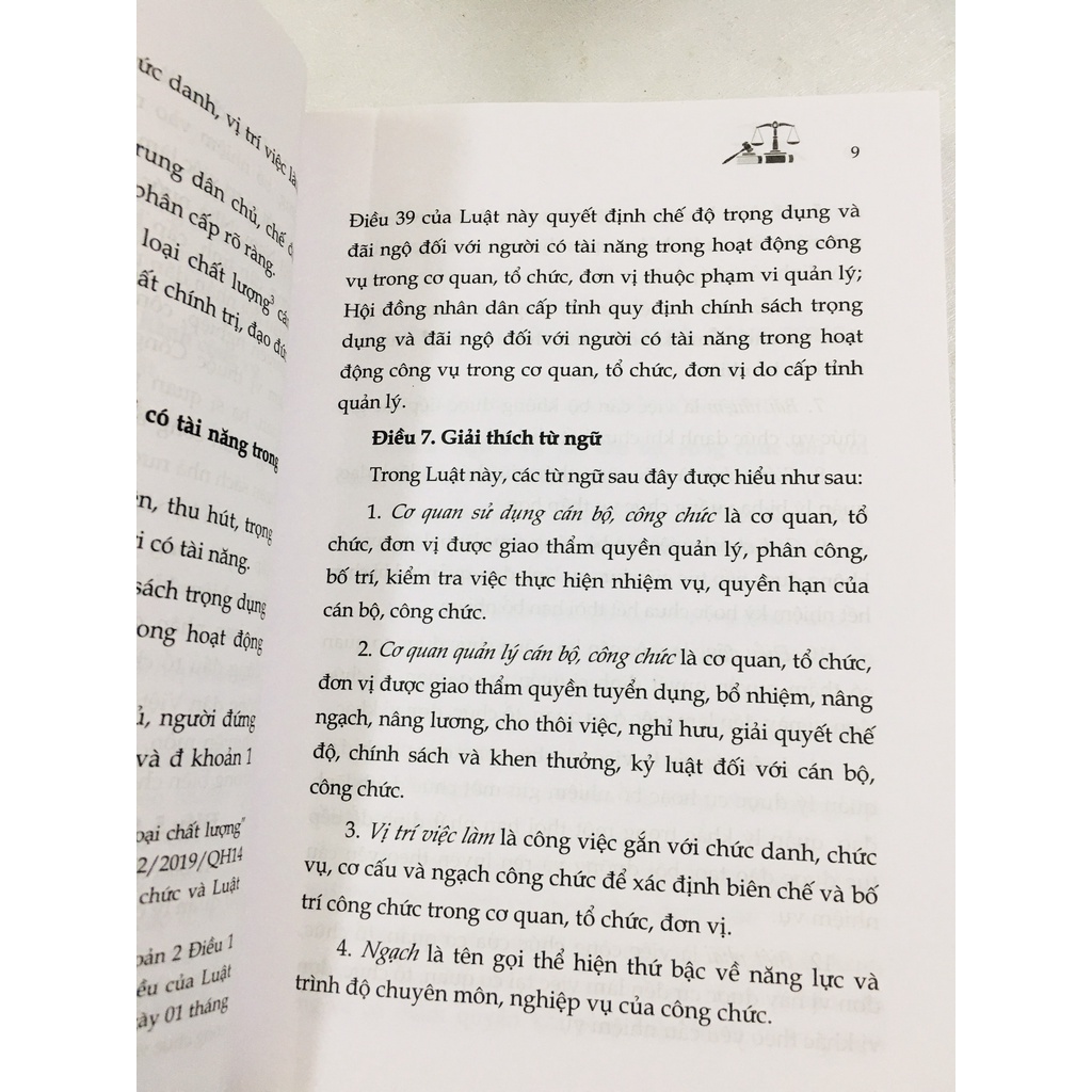 Sách : Luật cán bộ , công chức và văn bản hướng dẫn thi hành