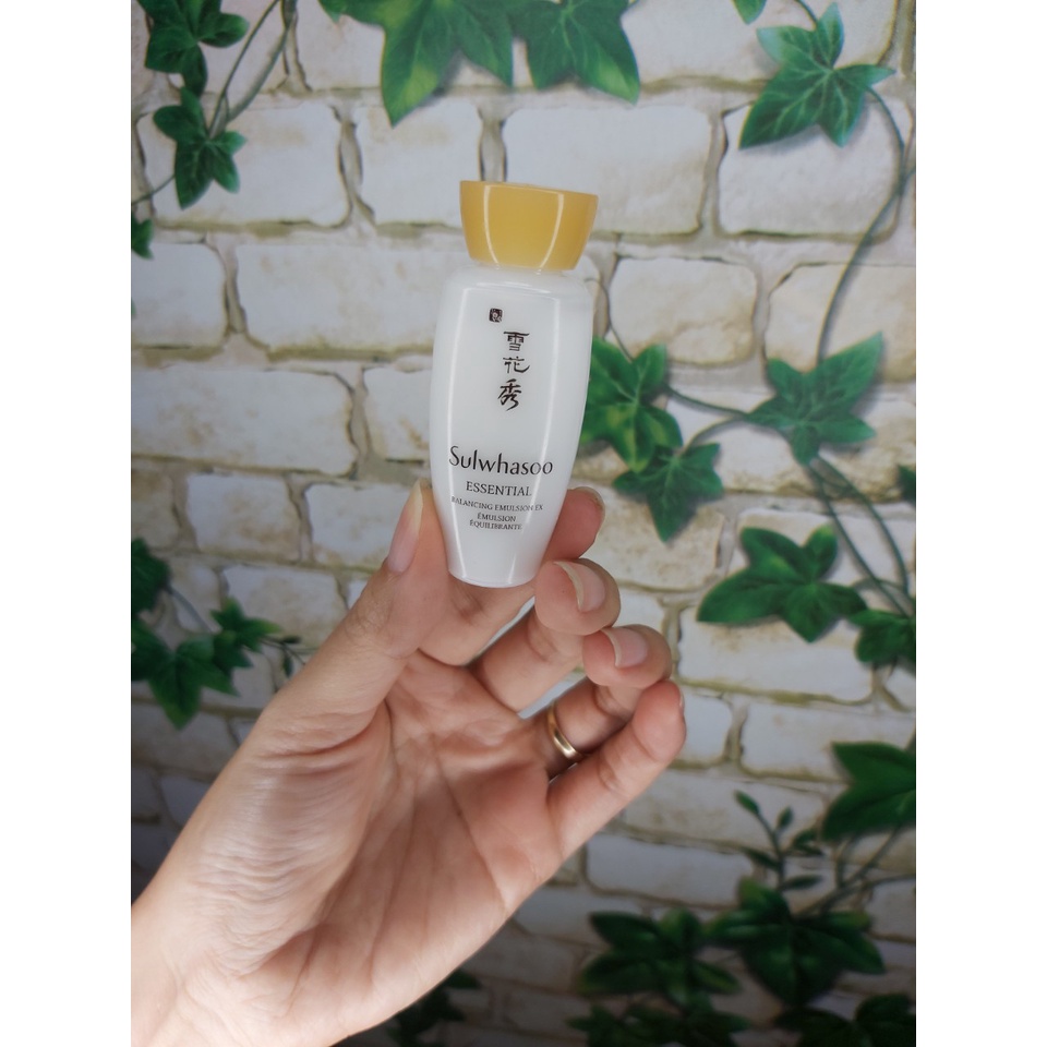 Kem dưỡng Sulwhasoo dạng sữa Essential Comfort Balancing Emulsion 15ml dưỡng ẩm, chăm sóc da mặt khỏe mạnh