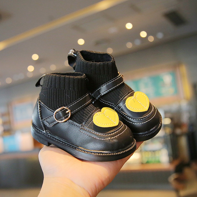 Giày Boot Mềm Mại Và Thoải Mái Cho Bé