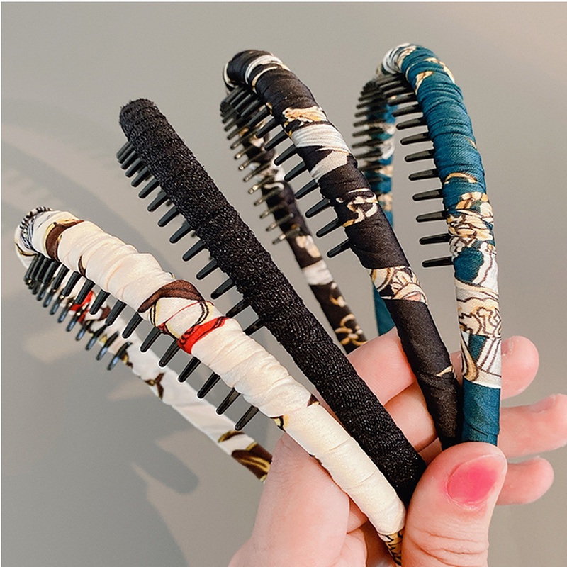 Cài tóc rửa mặt phong cách retro thời trang 2021