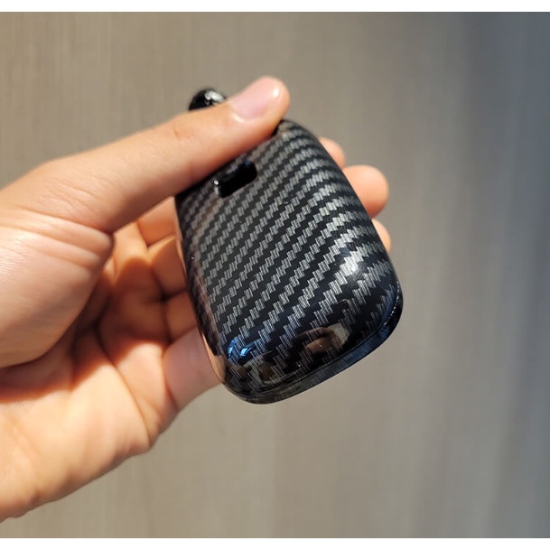 Ốp nhựa carbon lót silicon bọc, bảo vệ chìa khóa xe Toyota Veloz Raize Avanza