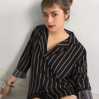 Xả hàng áo sơmi cổ chữ v sọc đen