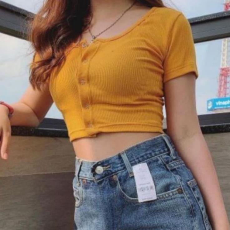 Áo thun croptop kiểu nút cổ vuông năng động - trẻ trung | BigBuy360 - bigbuy360.vn