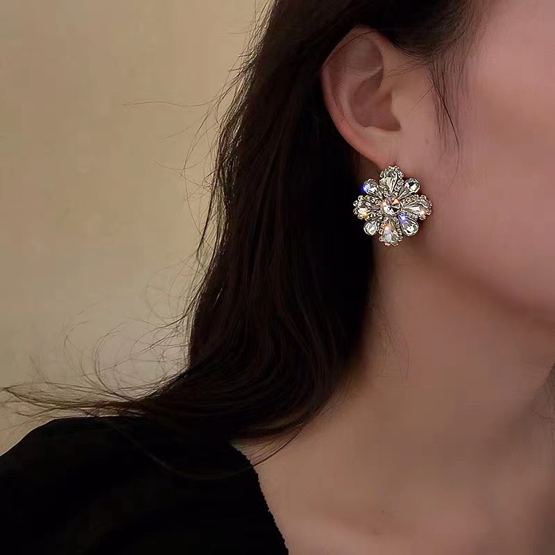 Khuyên Tai Hoa Đính Đá Kim Cương Giả Cao Cấp Thời Trang Mới