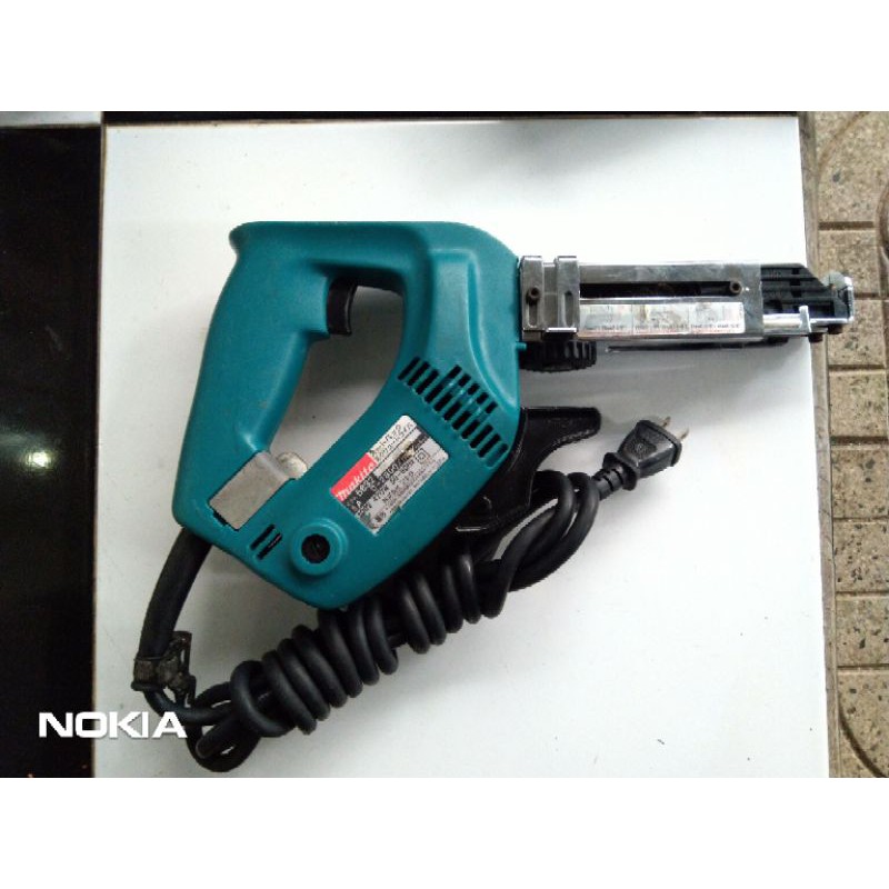 Máy bắn vít thạch cao Makita 6832. (Hàng bãi Nhật).