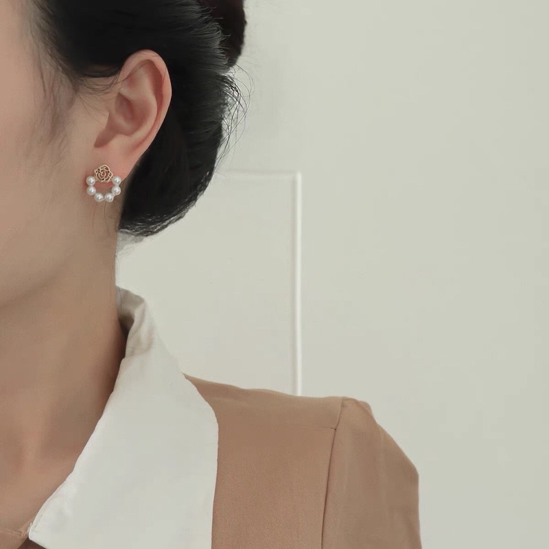 Khuyên tai hình hoa phối vòng ngọc trai nhân tạo sang đẹp HV460
