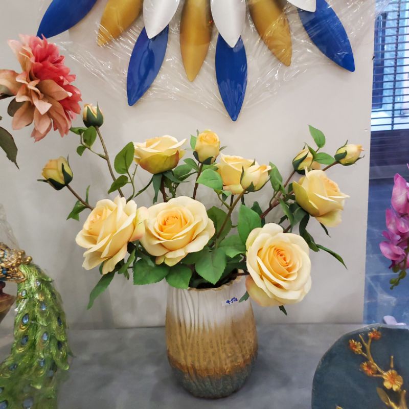 Hoa lụa, hoa giả, bình hoa hồng vàng nhập khẩu cao cấp kt 40*40 cm y hình. bình gốm xuất khẩu  hàn quốc