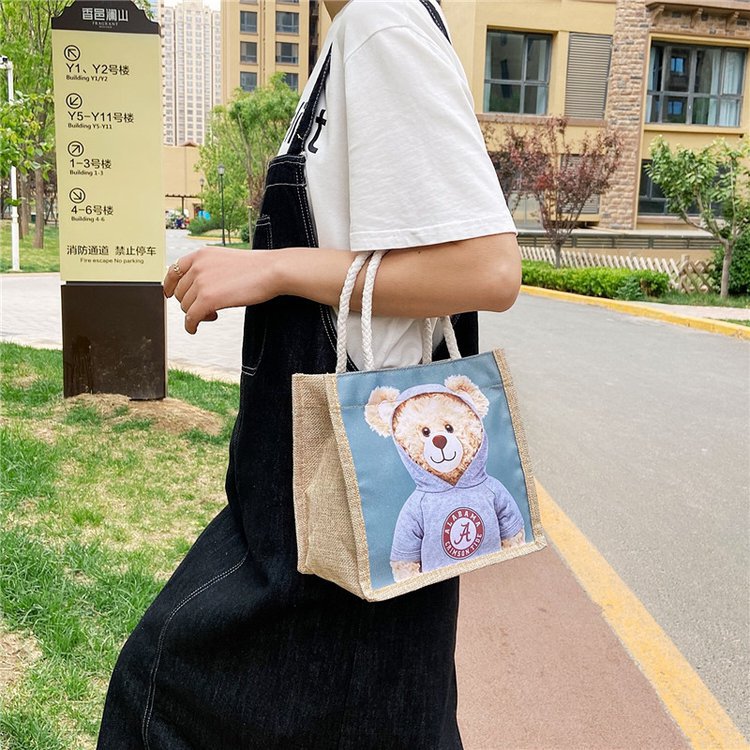 Túi xách tote đan sợi cói cotton lanh trang trí gấu cỡ nhỏ dễ thương