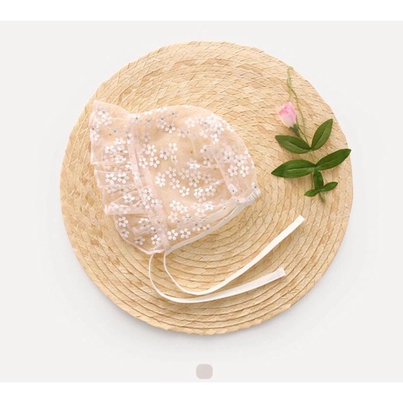 Mũ bonnet thêu hoa nhí cho bé