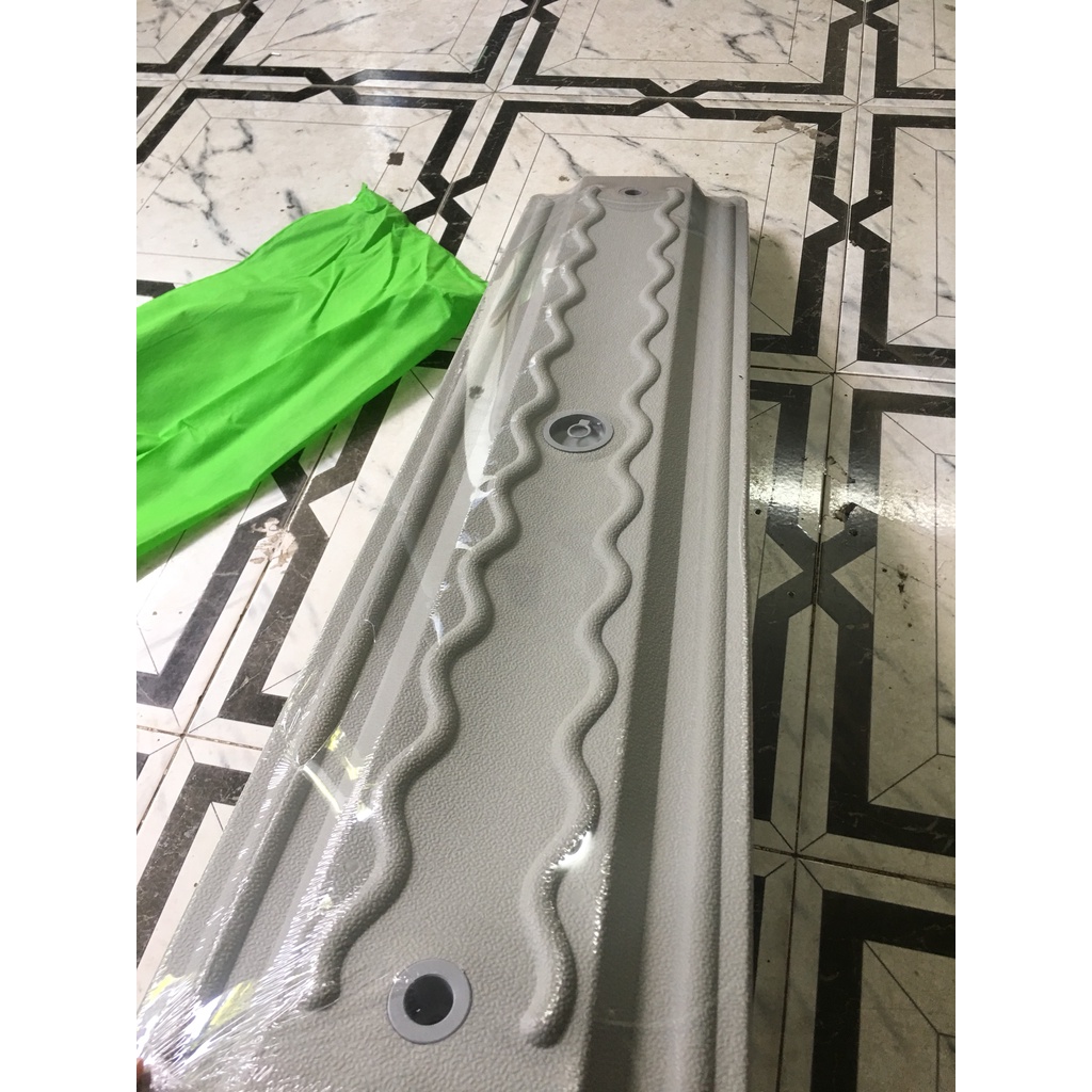 Standee kiểu cửa đế nhựa, Standee cản gió, đế hộp chứa được nước&cát khung treo hình ảnh kiểu cửa