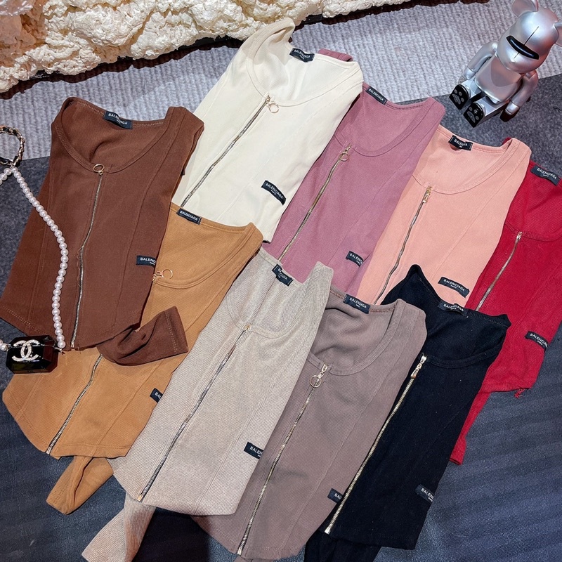 Áo Balen tay dài phối khóa nữ siêu xinh mang phong cách sang chảnh | BigBuy360 - bigbuy360.vn