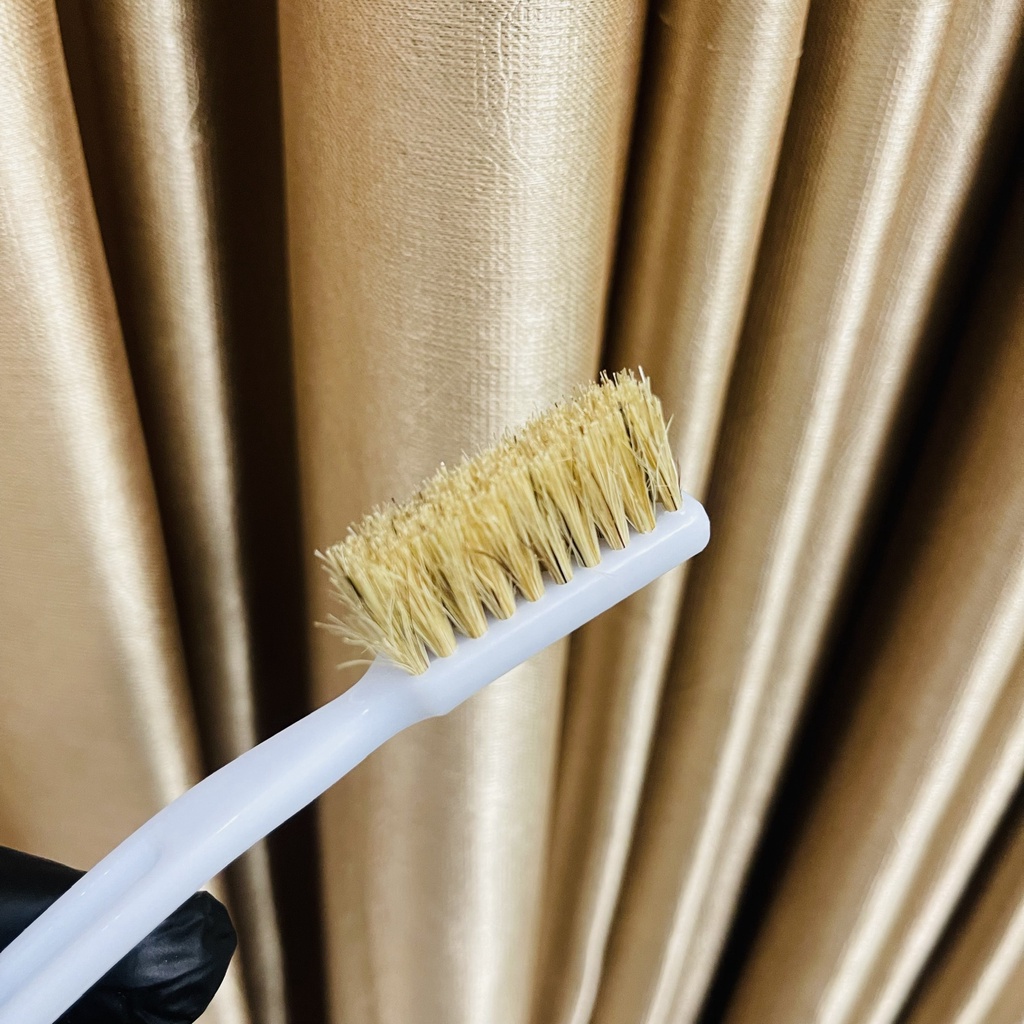 Bàn chải lông heo vệ sinh chi tiết xe máy loại tốt - 3 hàng lông vàng cán trắng