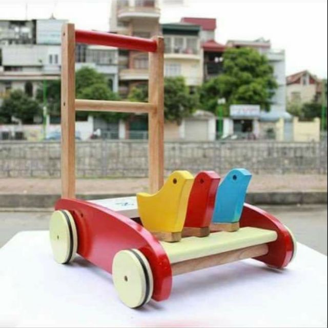 Xe tập đi cho bé