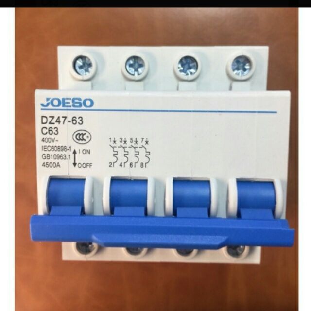 Aptomat D247-63 4 pha 600A