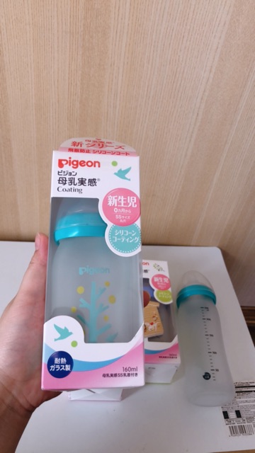 Bình sữa Pigeon bọc Silicon thuỷ tinh 160ml, 240ml