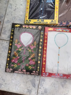 Áo quần vàng mã