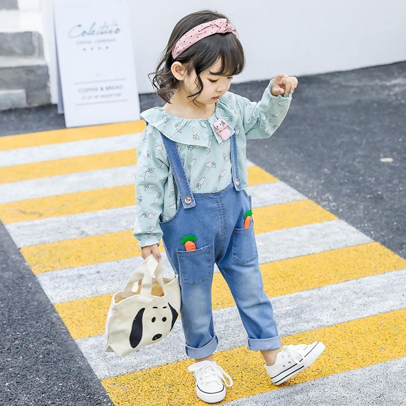 Set áo sơ mi tay dài + quần yếm dài denim thêu hình cà rốt dễ thương thời trang cho bé gái 1-4 tuổi