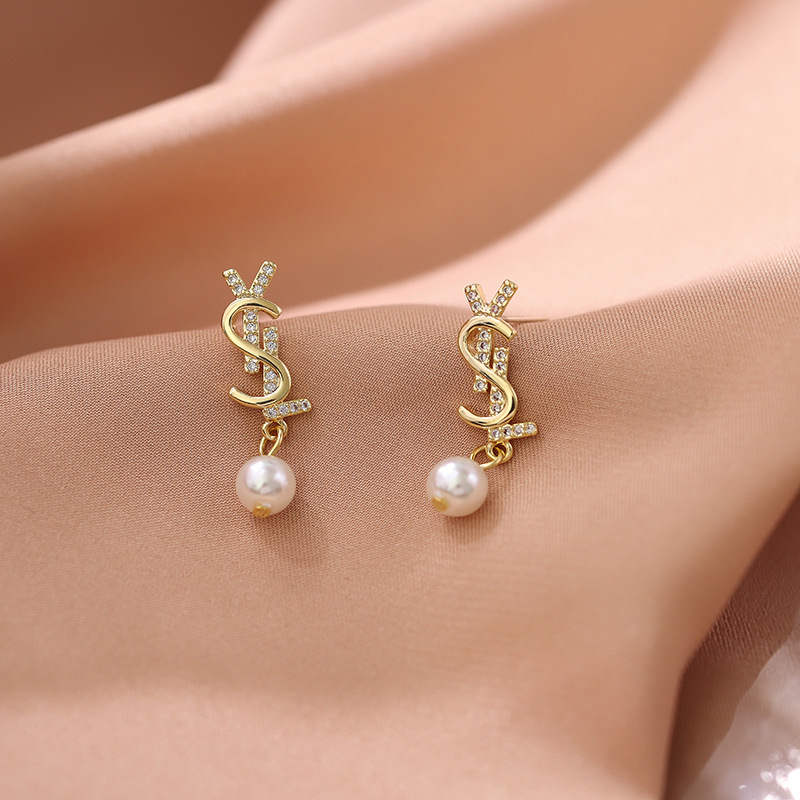 Đôi Khuyên Tai Hình Chữ Đính Đá Và Ngọc Trai Phong Cách Hàn Quốc Hàng Mới