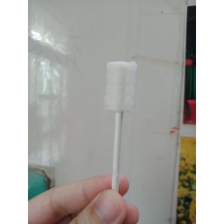 Que rơ lưỡi cho bé từ sơ sinh