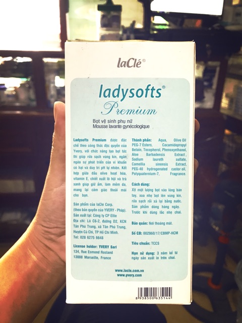 BỌT VỆ SINH PHỤ NỮ LADYSOFTS PREMIUM 250ML