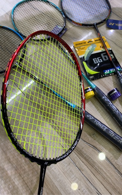 1 Vợt cầu lông Yonex cao cấp 100% Cacbon đan dây tốt 9,5kg tặng 3 món quà